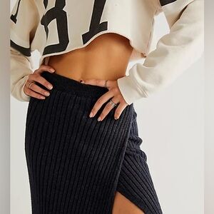 Freepeople Black Ribbed Knit Skirt
Size S